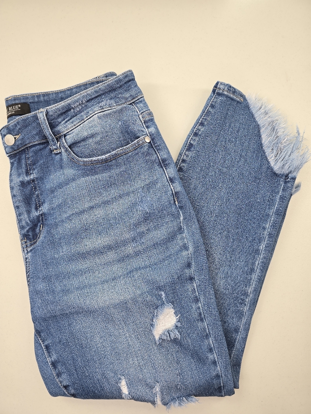 Judy Blue Mid-Rise Distressed Cropped Jeans Frayed Ridge Hem Size 16W - Picture 3 of 9